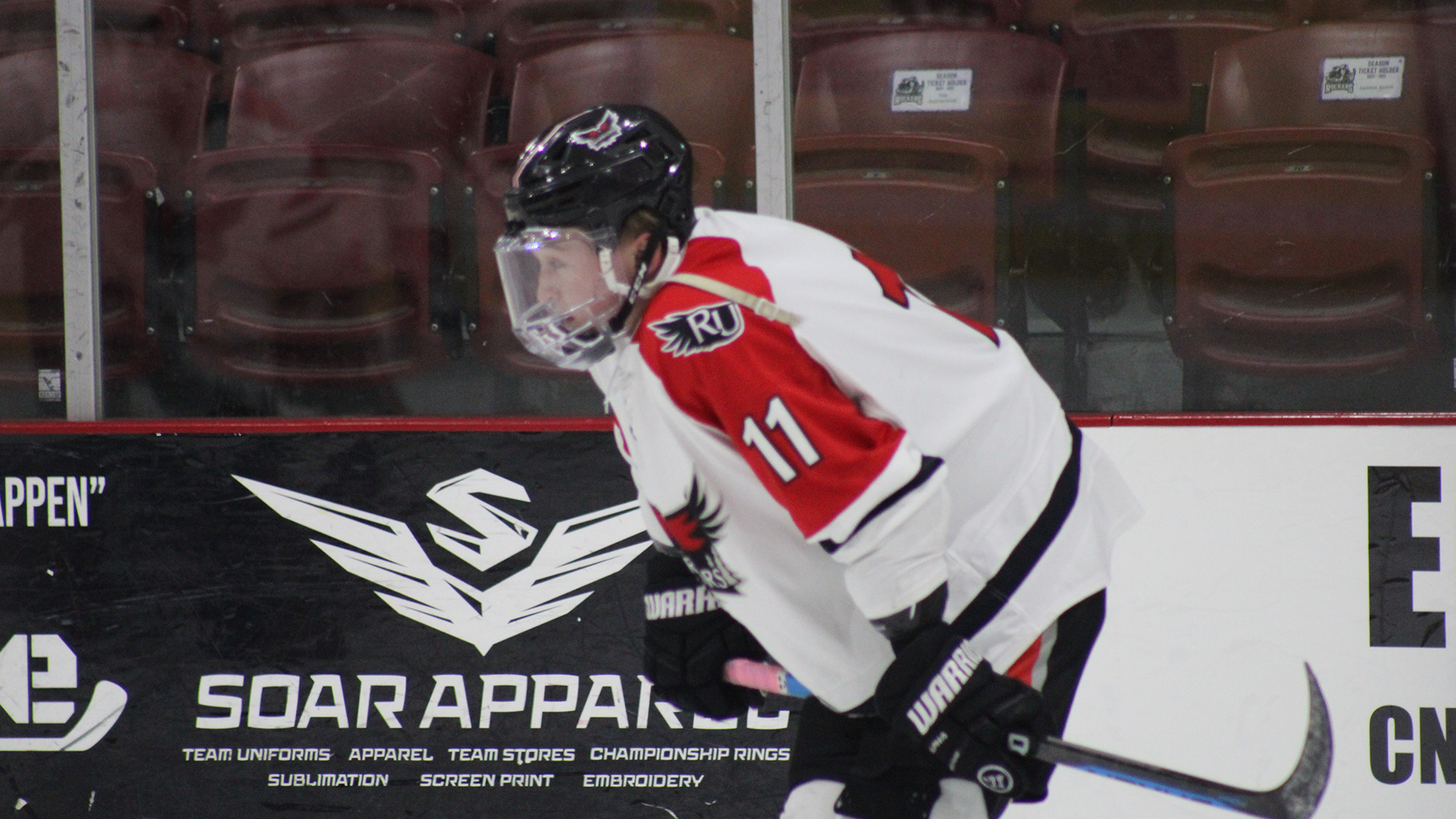 Men's Hockey narrowly falls to Western Michigan in a shootout