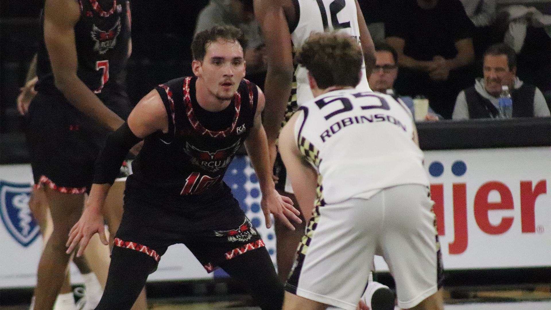 Men's Basketball takes down Siena Heights on Wednesday, Pleasant hits 350 wins