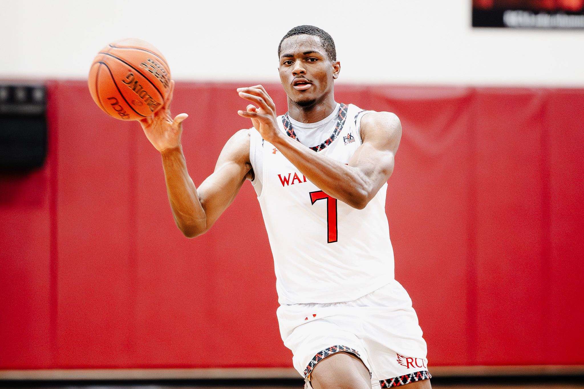 Men's Basketball earns 25-point WHAC win over Aquinas