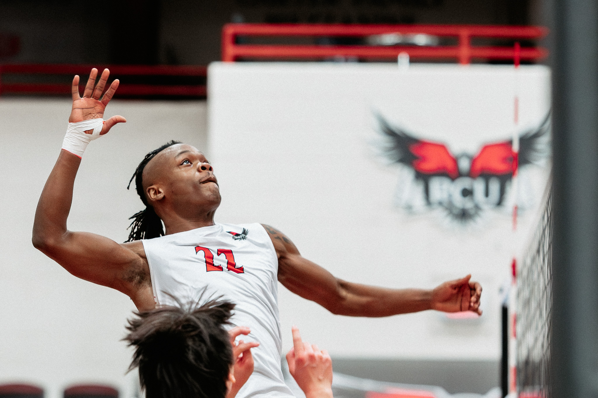 Men's Volleyball drops match to #10 Bethel