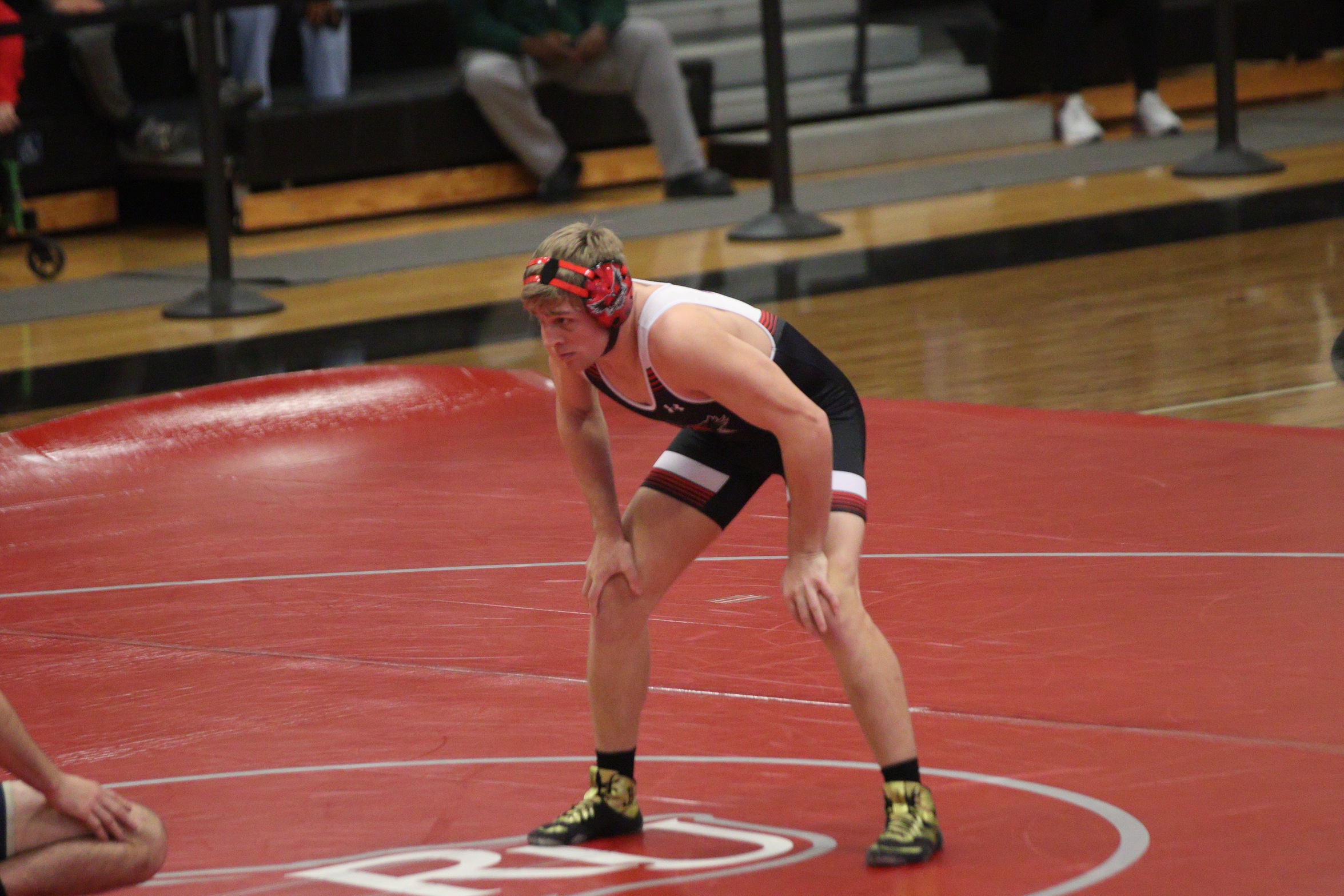 Men's Wrestling pins the Cougars to start off 2026