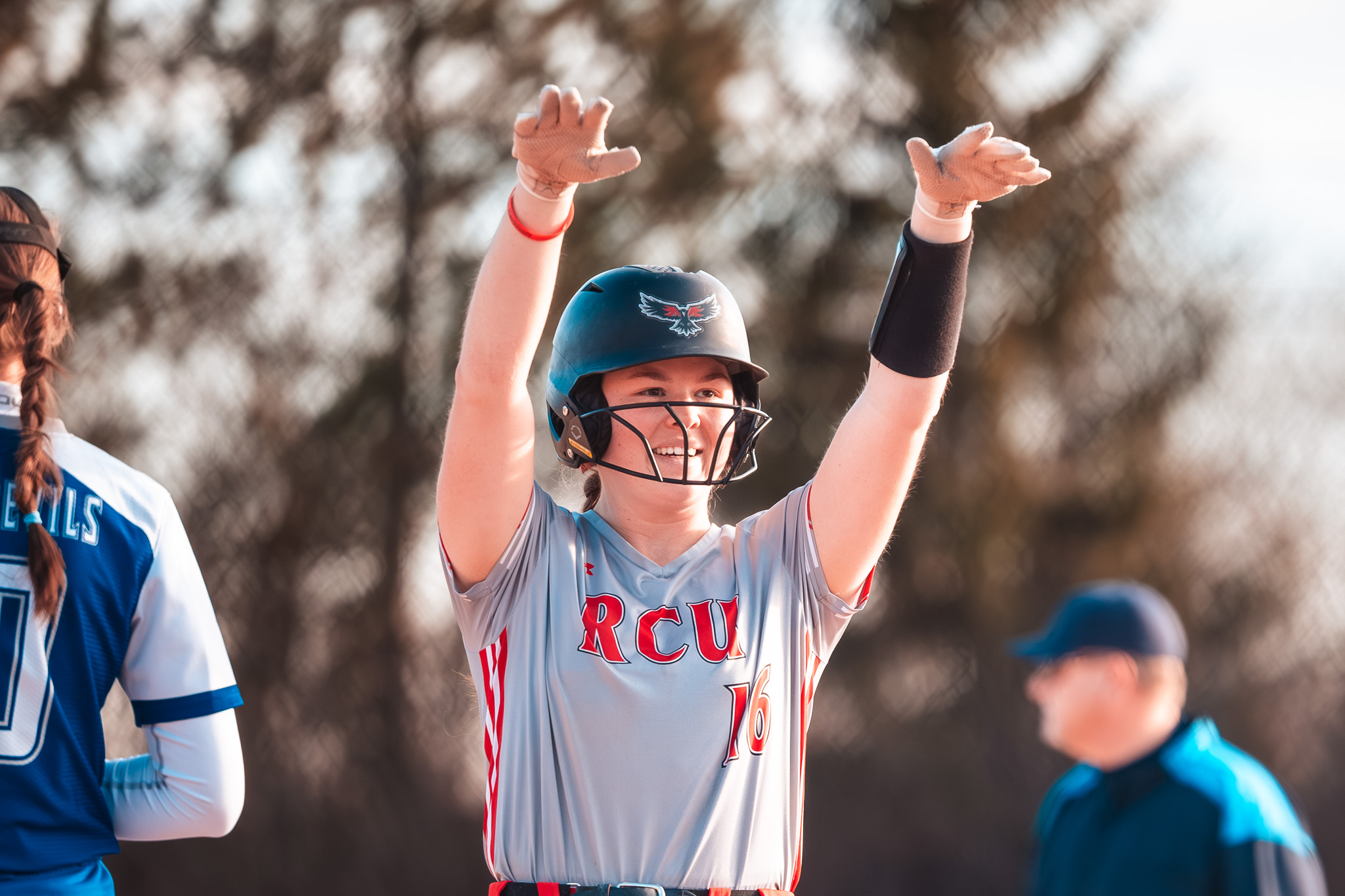 Softball drops series to Cougars on Sunday